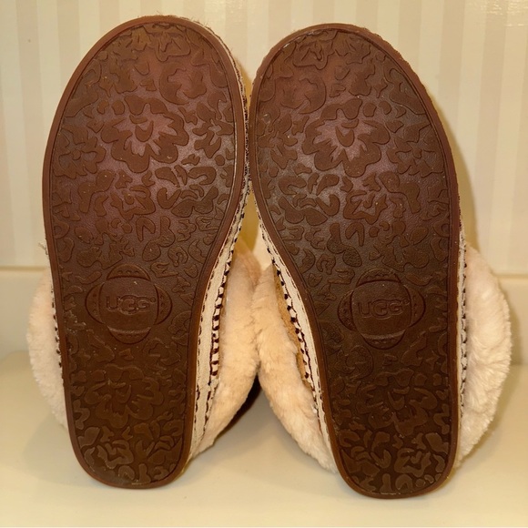 UGG Kestrel Shearling Cuff Boots - Picture 13 of 16